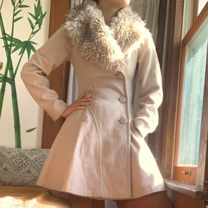 Glamorous fitted wool coat fur collar